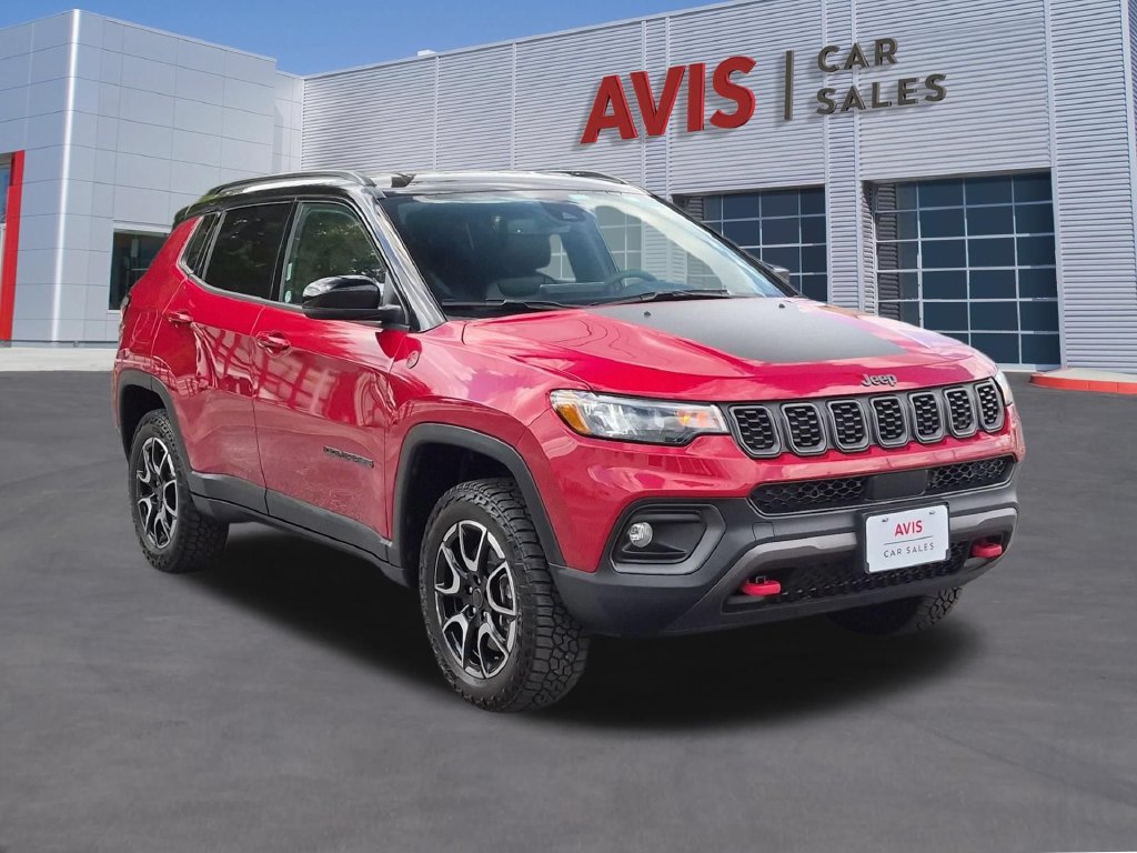 Used 2025 Jeep Compass Trailhawk AWD/4WD image 3