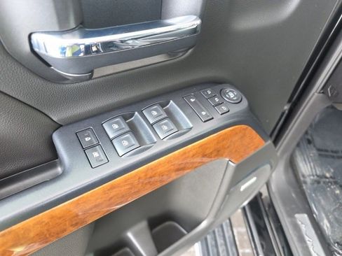 Used 2018 Chevrolet Silverado 1500 High Country image 22