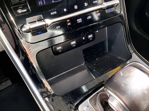 Used 2023 Kia Carnival SX Prestige image 27