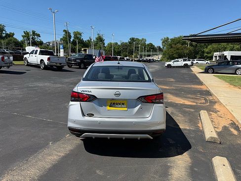 Used 2024 Nissan Versa S w/ Trunk Package FWD image 4