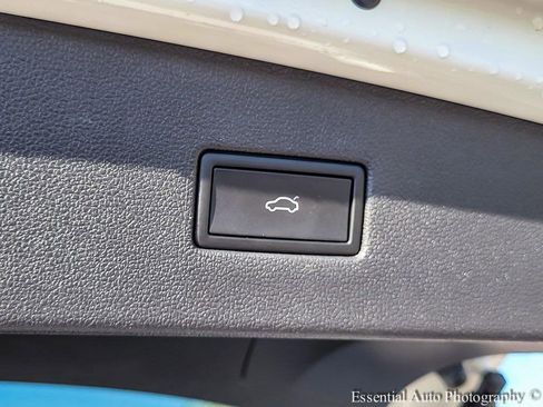 Used 2022 Volkswagen Tiguan SE image 26