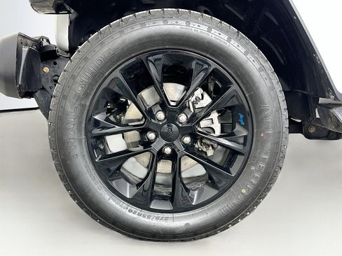 Used 2023 Jeep Wrangler Sahara w/ Cold Weather Group image 11