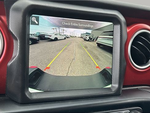 Used 2023 Jeep Gladiator Rubicon w/ Cold Weather Group AWD/4WD image 23