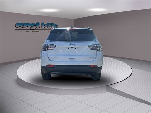 Certified 2022 Jeep Compass Limited w/ Sun and Sound Group image 4