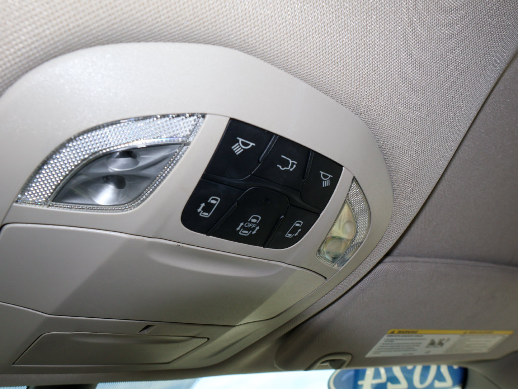 Used 2024 Chrysler Pacifica Touring-L FWD image 30