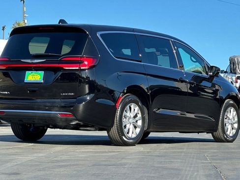 New 2026 Chrysler Pacifica Limited image 4