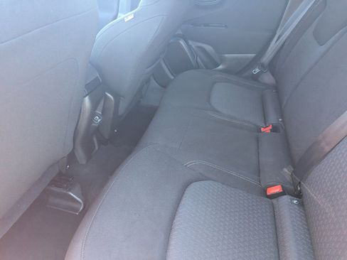 Used 2021 Jeep Renegade Latitude image 14