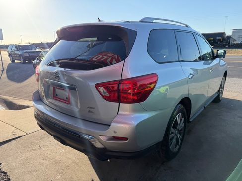 Used 2017 Nissan Pathfinder SL image 18