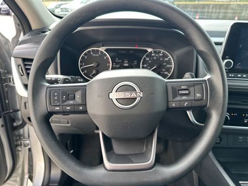 Used 2025 Nissan Rogue S AWD/4WD image 25