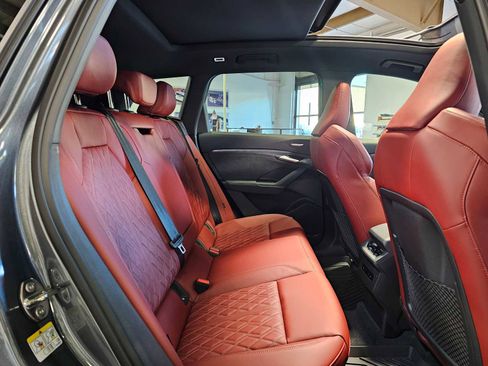 New 2025 Audi SQ6 e-tron Prestige image 12