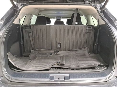 Used 2023 Toyota Highlander LE image 10