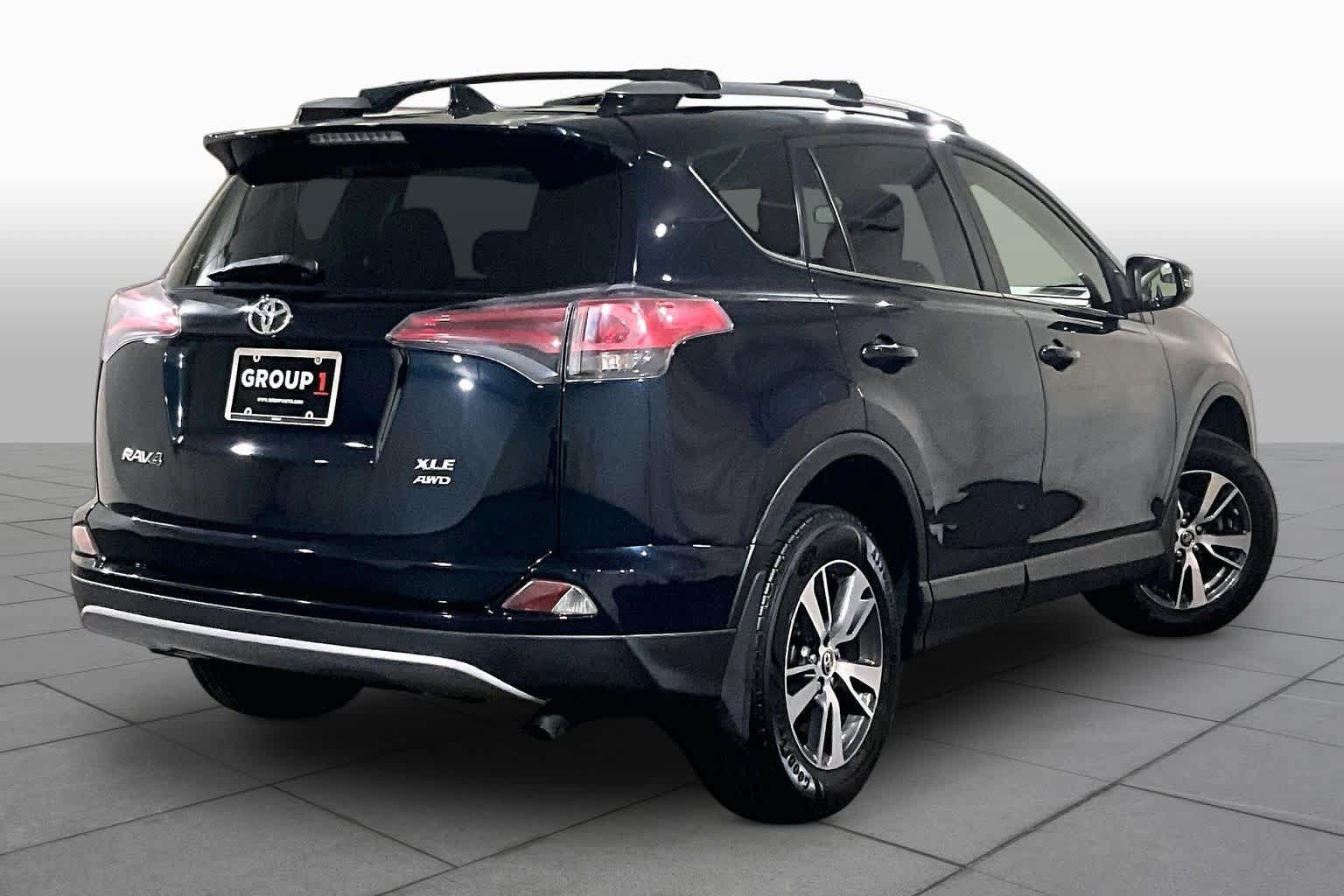 Used 2017 Toyota RAV4 XLE AWD/4WD image 12
