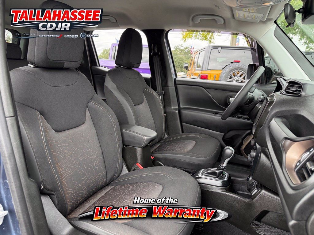 Used 2023 Jeep Renegade Latitude AWD/4WD image 35