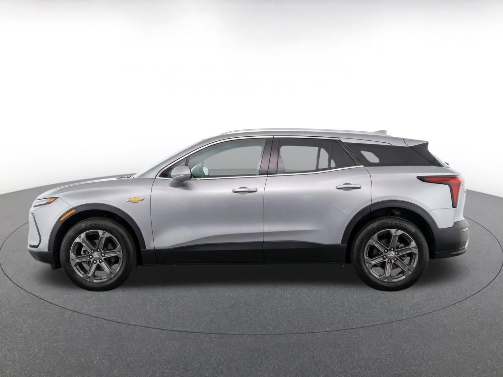 Used 2025 Chevrolet Blazer LT FWD image 4