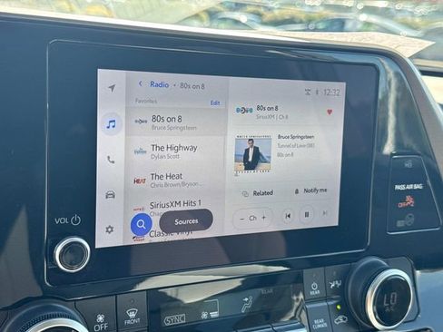 Used 2024 Toyota Highlander LE image 34