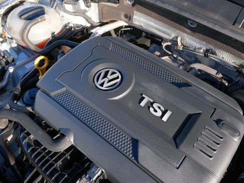 Used 2016 Volkswagen Golf SE FWD image 45