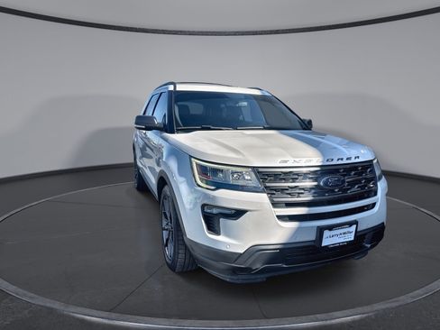 Used 2018 Ford Explorer XLT w/ Equipment Group 202A image 2