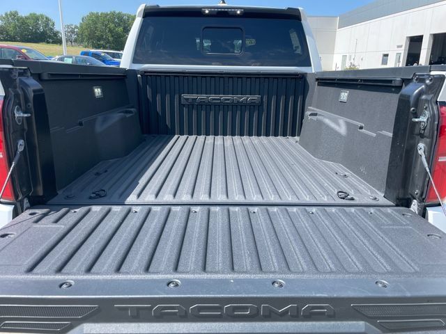 Certified 2026 Toyota Tacoma SR5 AWD/4WD image 33