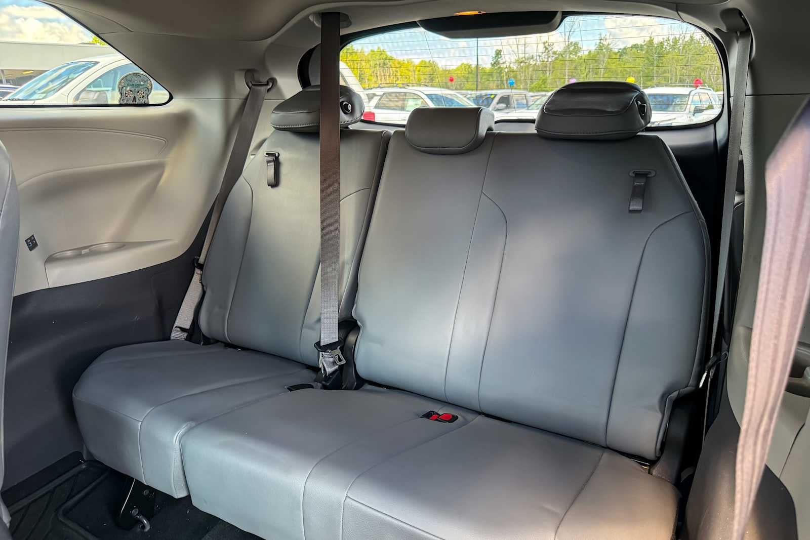 Used 2021 Toyota Sienna XLE FWD image 15