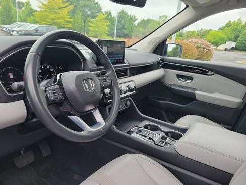 Certified 2025 Honda Pilot Touring image 13