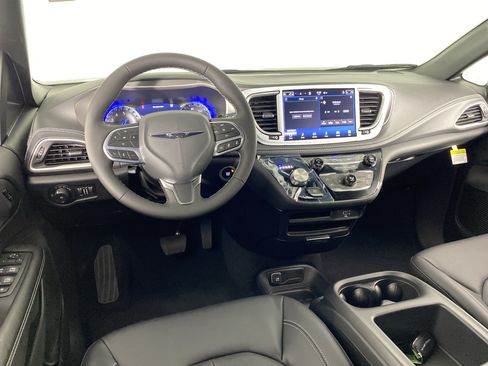 New 2026 Chrysler Pacifica Select AWD/4WD image 15