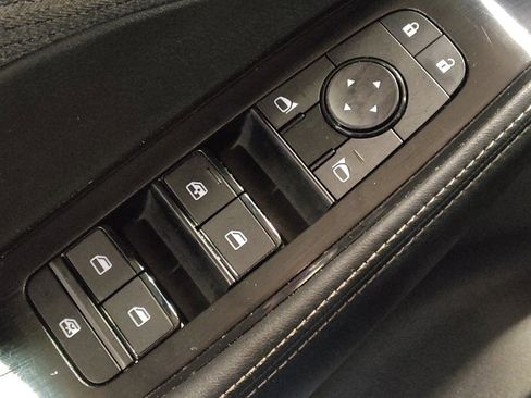 Used 2023 Nissan Rogue SV image 27