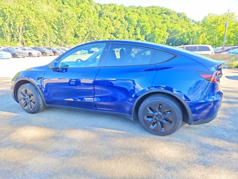 Used 2023 Tesla Model Y AWD image 3