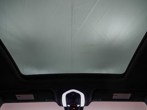 Used 2025 Porsche Macan Turbo image 21