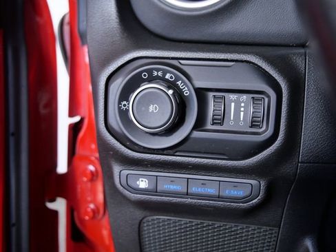 Used 2021 Jeep Wrangler Unlimited Sahara w/ Cold Weather Group AWD/4WD image 23