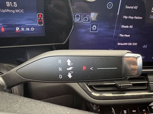 Used 2025 Chevrolet Equinox EV RS FWD image 17