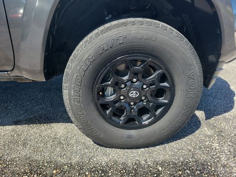 Used 2021 Toyota Tacoma SR5 RWD image 10