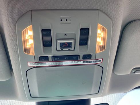 Used 2020 Toyota Highlander XLE image 26