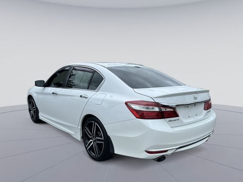Used 2016 Honda Accord Sport image 7