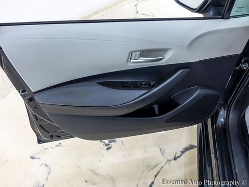 Used 2021 Toyota Corolla LE FWD image 23