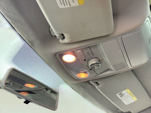 Used 2013 Volkswagen Tiguan SE image 49