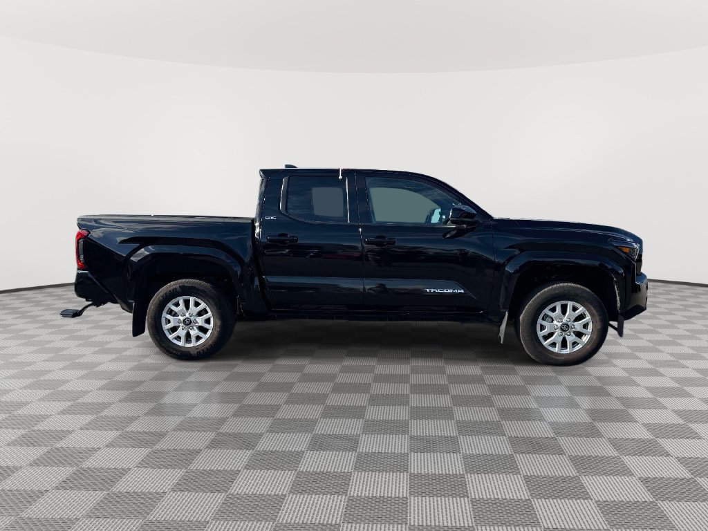Used 2025 Toyota Tacoma SR5 AWD/4WD image 8