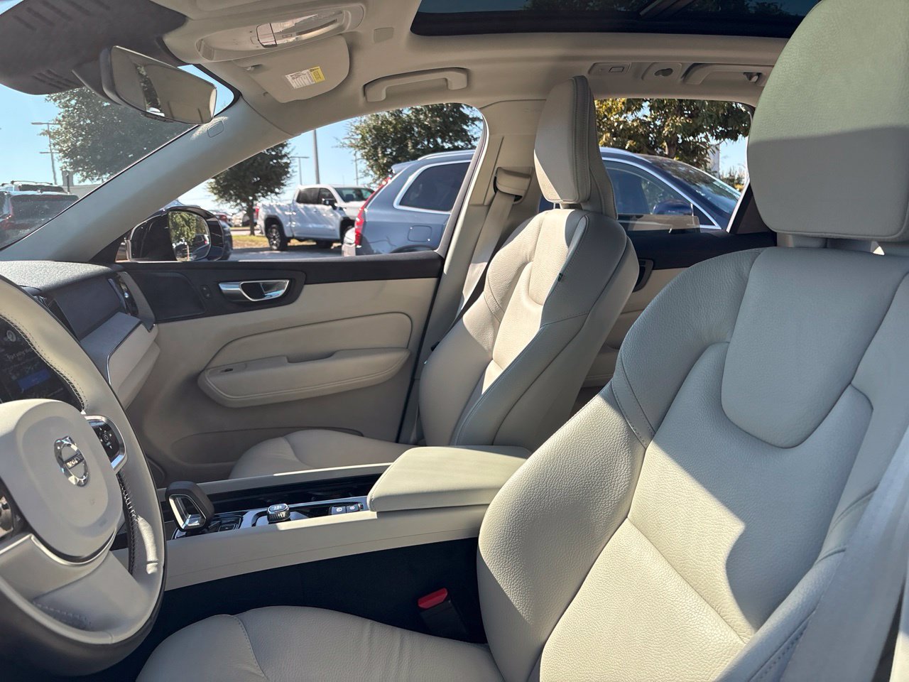 Used 2023 Volvo XC60 B5 Plus w/ Climate Package FWD image 18