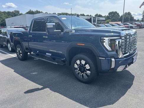 New 2026 GMC Sierra 3500 Denali w/ Denali Reserve Package AWD/4WD image 18