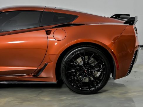 Used 2016 Chevrolet Corvette Z06 w/ 3LZ Preferred Equipment Group RWD image 9