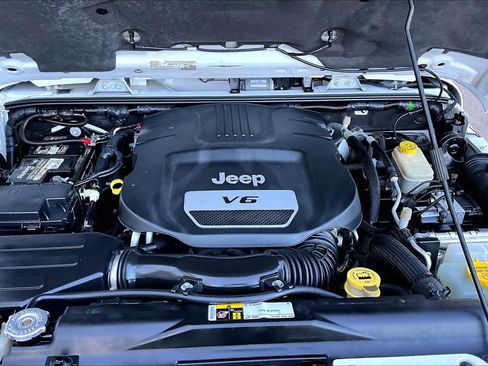 Used 2016 Jeep Wrangler Unlimited Sahara w/ Max Tow Package image 30