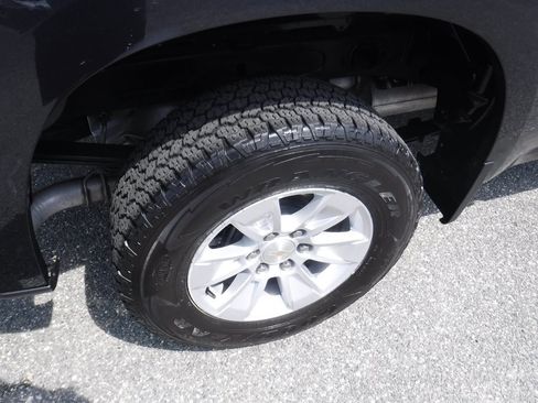 Used 2023 Chevrolet Silverado 1500 LT image 3