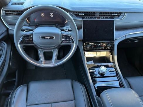 New 2025 Jeep Grand Cherokee Overland w/ Luxury Tech Group IV image 18