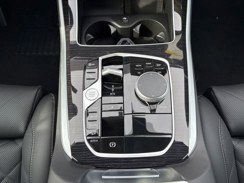 New 2026 BMW X5 xDrive40i w/ M Sport Package AWD/4WD image 11