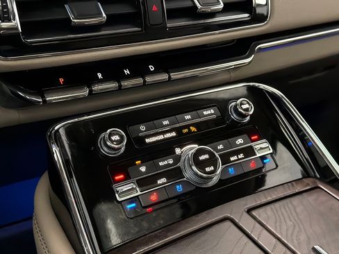 Used 2022 Lincoln Navigator Reserve image 32