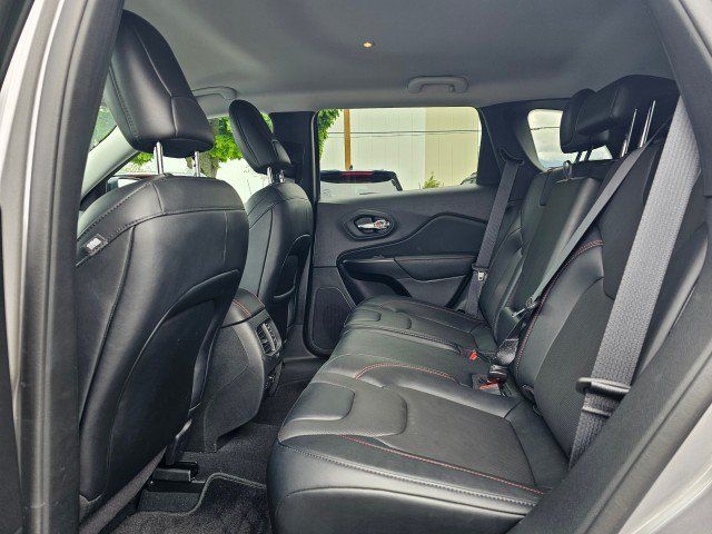 Used 2022 Jeep Cherokee Trailhawk w/ Premium Leather Package AWD/4WD image 20