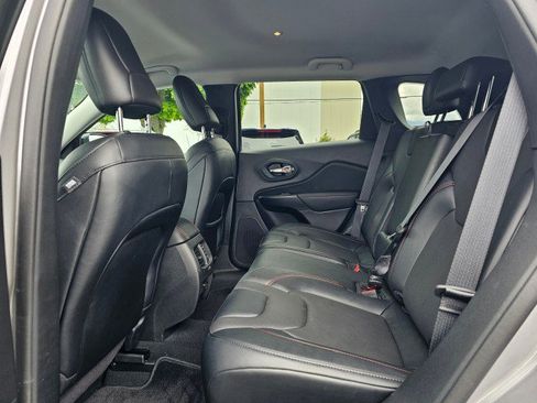 Used 2022 Jeep Cherokee Trailhawk w/ Premium Leather Package AWD/4WD image 20