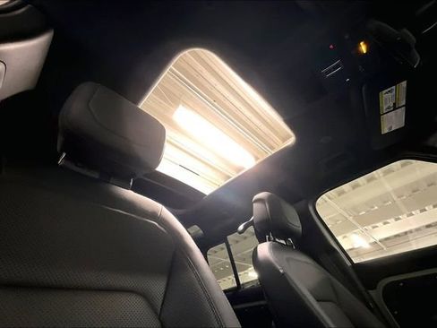 Certified 2023 Land Rover Defender 110 75th Limited Edition image 30