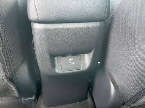 Used 2025 Nissan Versa SV FWD image 23