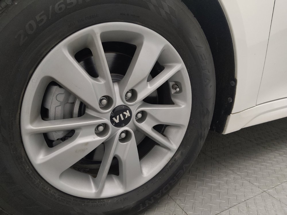 Used 2017 Kia Optima LX FWD image 31