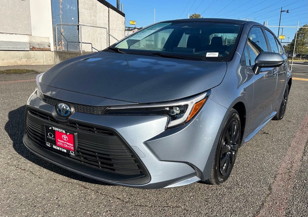 Certified 2025 Toyota Corolla LE FWD image 1